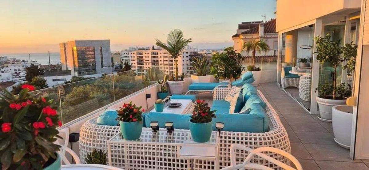 Apartment Penthouse in Estepona