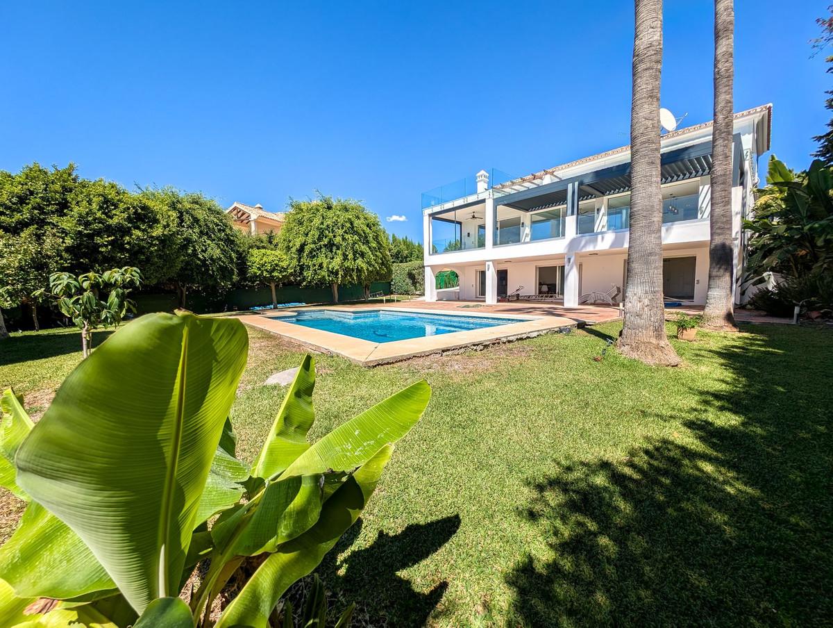 Villa Detached in Nueva Andalucía