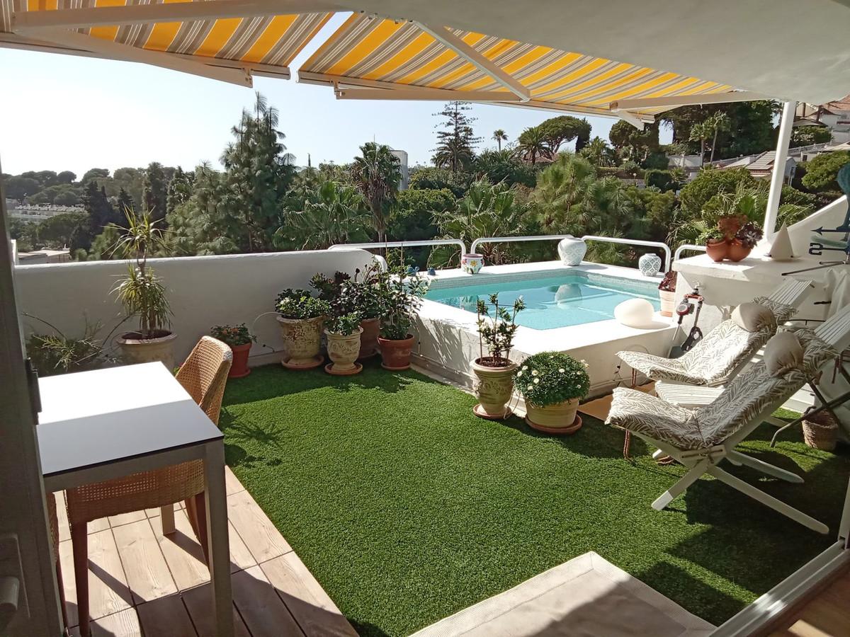 Apartment Penthouse in Calahonda