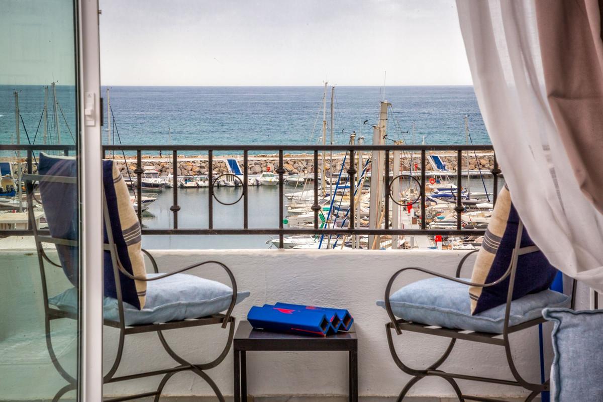 Apartment Middle Floor in Puerto Banús