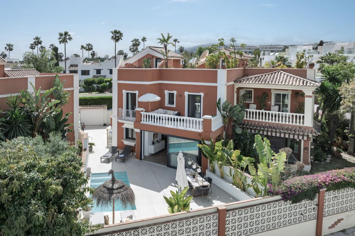 Villa Semi Detached in San Pedro de Alcántara