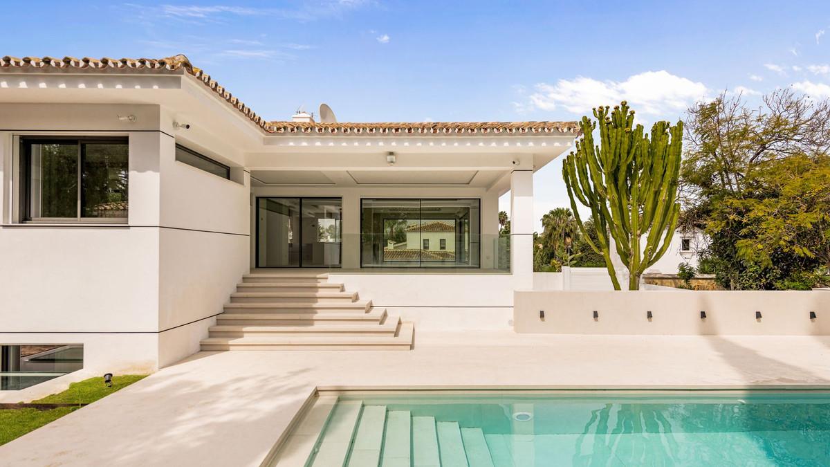 Villa Detached in Guadalmina Alta