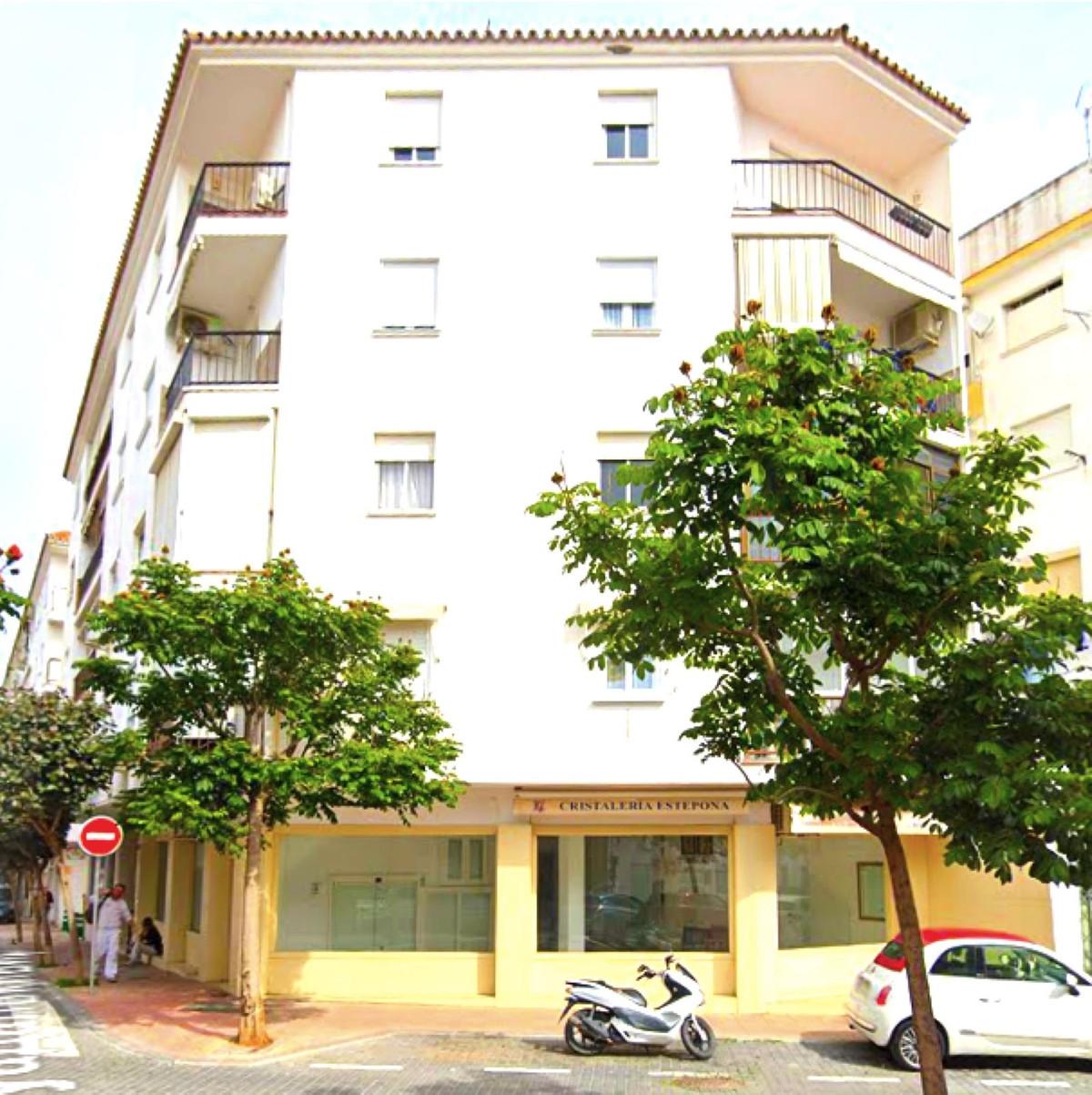 Apartment Middle Floor in Estepona