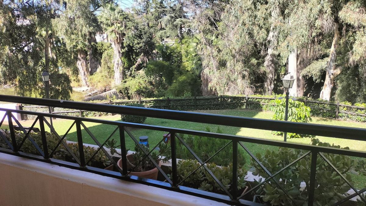 Apartment Middle Floor in Nueva Andaluc&iacute;a