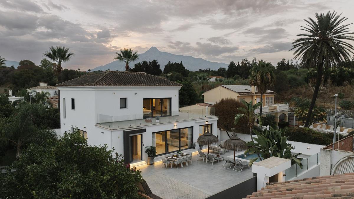 Villa Detached in Nueva Andalucía