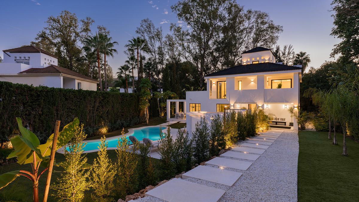 Villa Detached in Nueva Andalucía