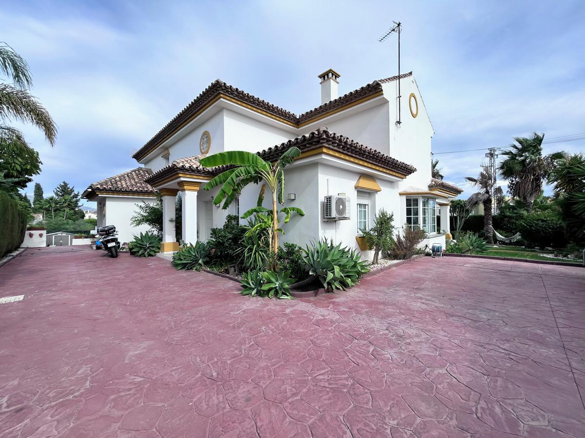 Villa Detached in Guadalmina Alta