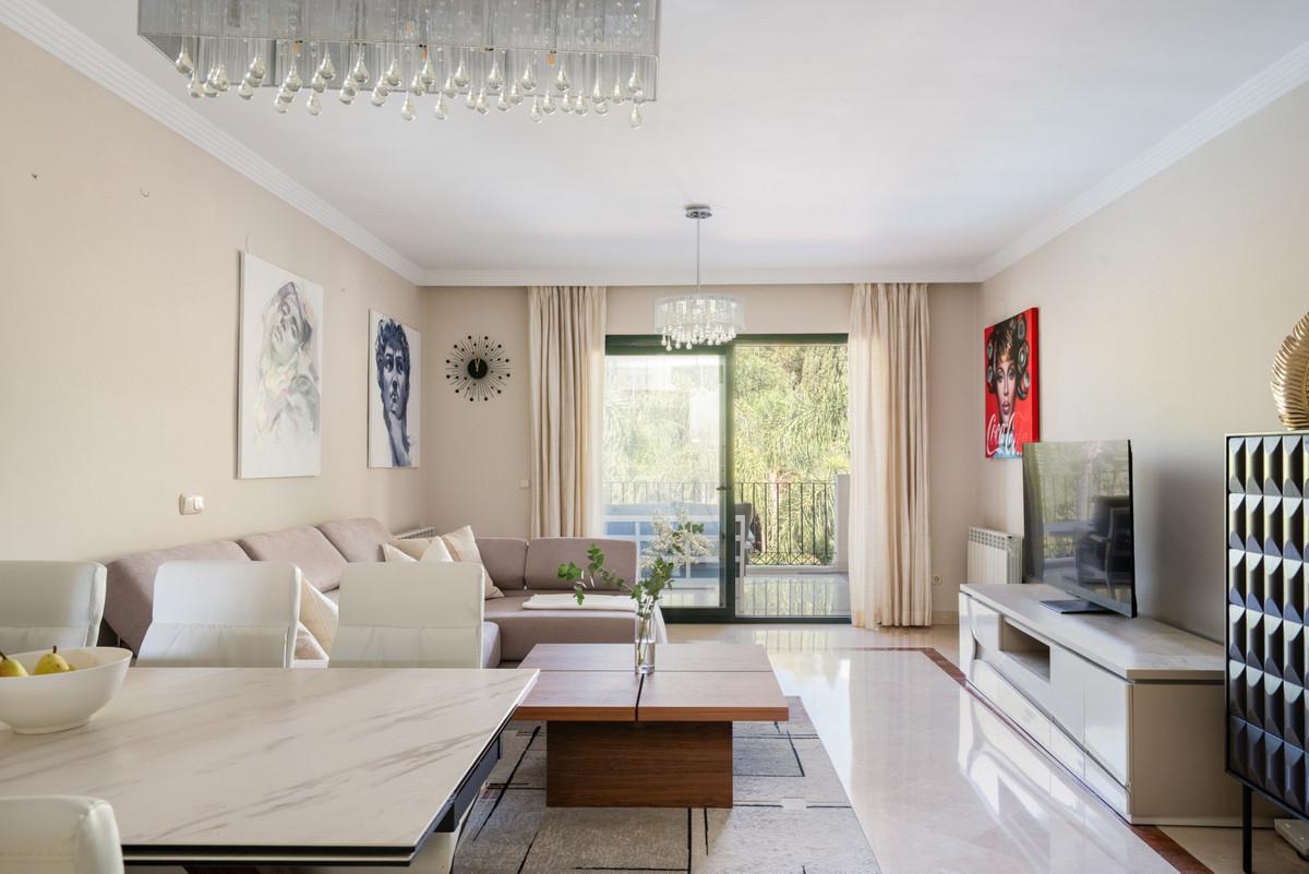 Apartment Middle Floor in Nueva Andalucía