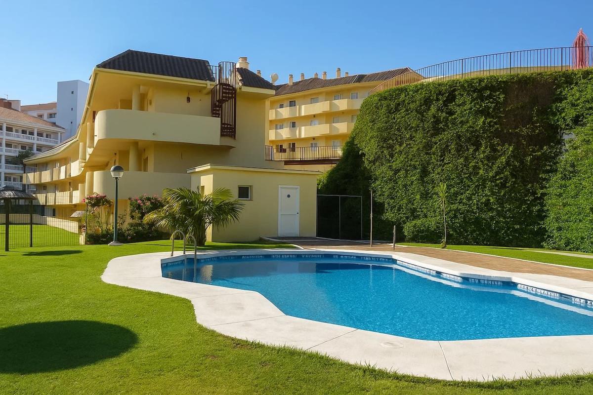 Apartment Middle Floor in La Duquesa