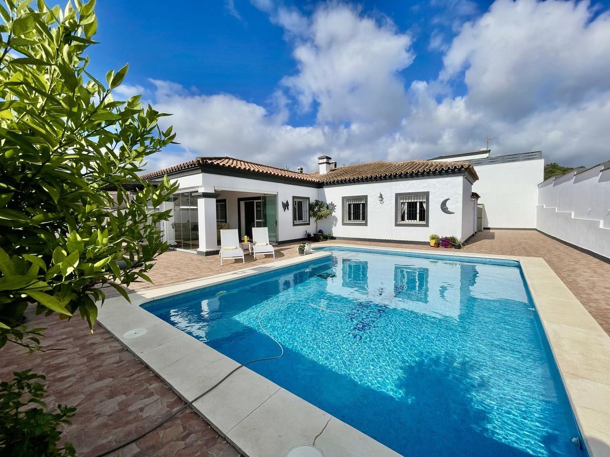 Villa Detached in Los Barrios