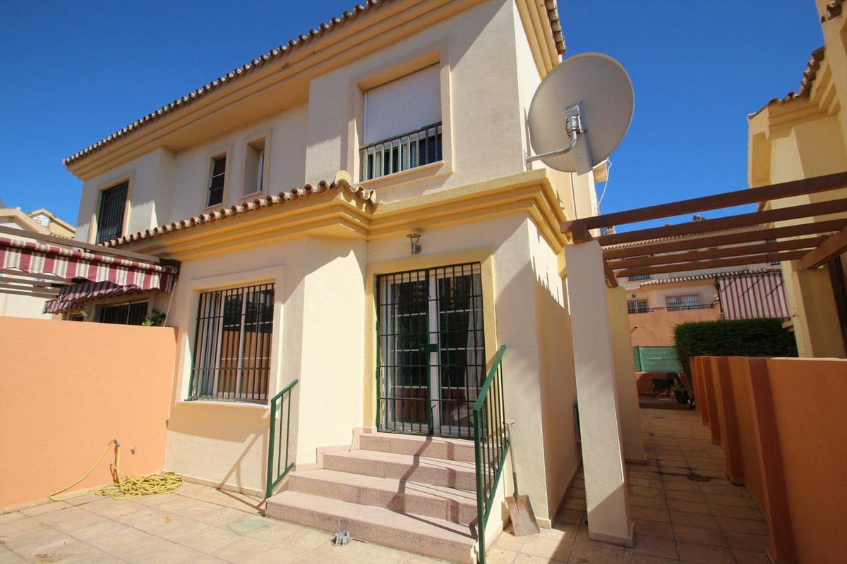 Villa Semi Detached in Los Pacos