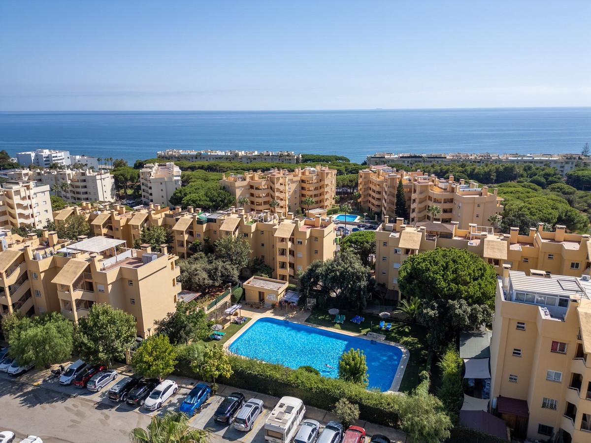 Apartment Penthouse in Calahonda