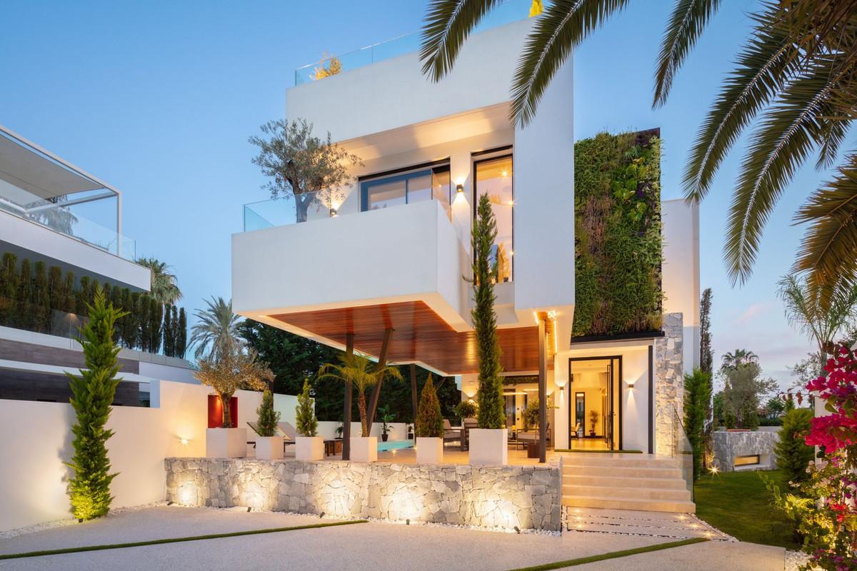 Villa Detached in The Golden Mile