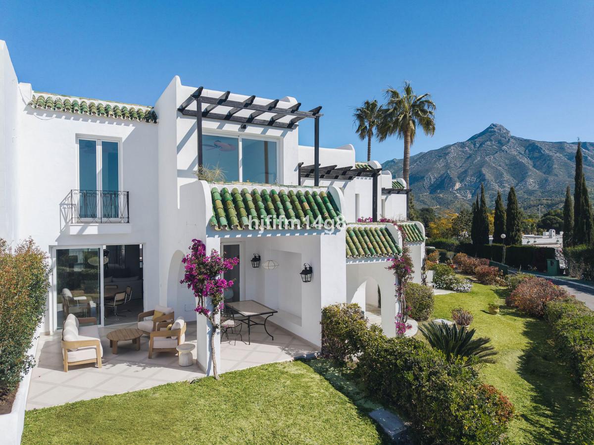 Townhouse Terraced in La Colina