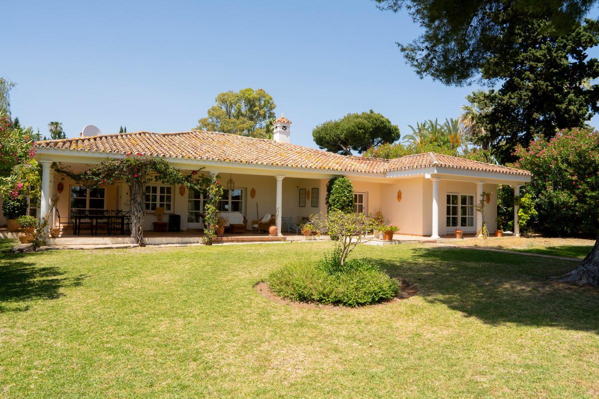 Villa Detached in El Paraiso