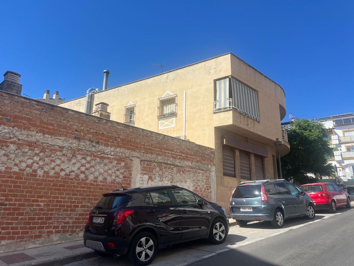 Villa Semi Detached in Estepona