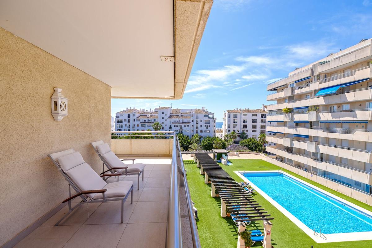 Apartment Middle Floor in Puerto Banús