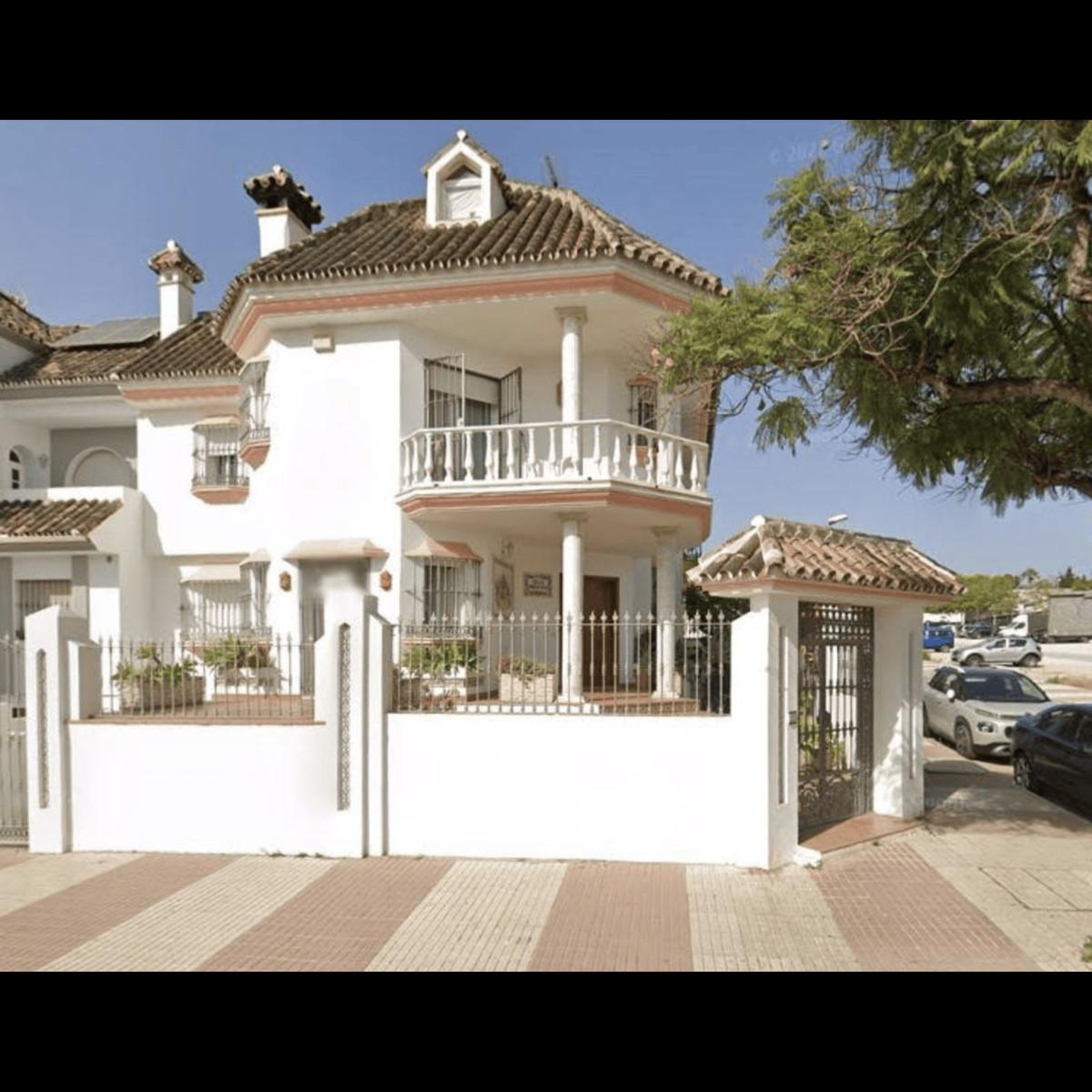 Villa Semi Detached in San Pedro de Alc&aacute;ntara