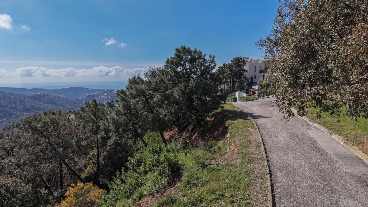 Plot Residential in Benahav&iacute;s