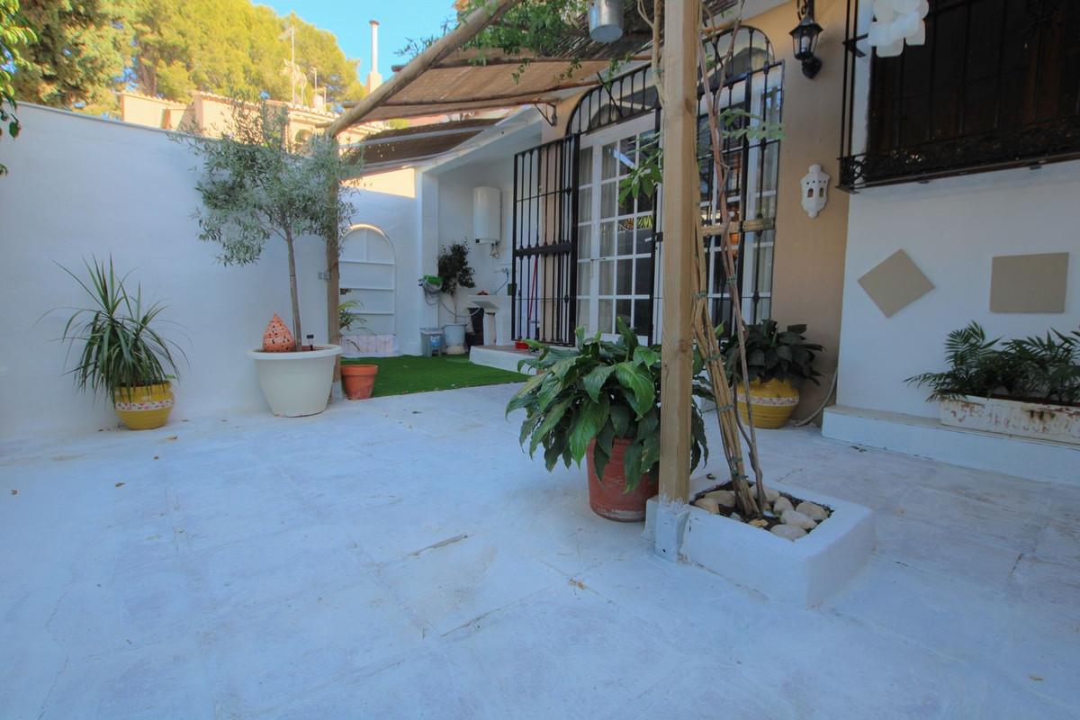 Villa Semi Detached in El Coto