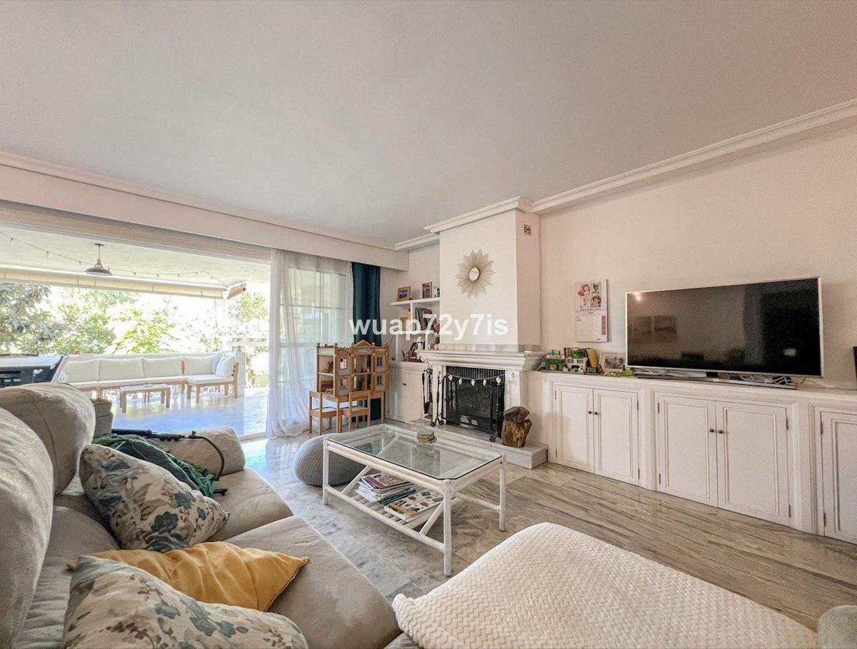 Townhouse Terraced in El Paraiso