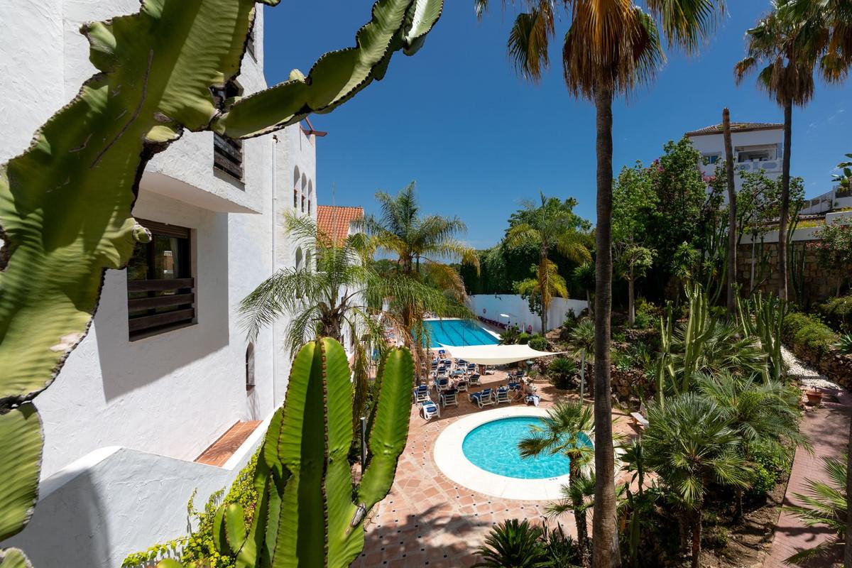 Apartment Middle Floor in Nueva Andaluc&iacute;a