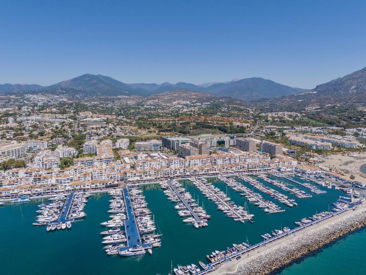 Apartment Penthouse Duplex in Puerto Banús