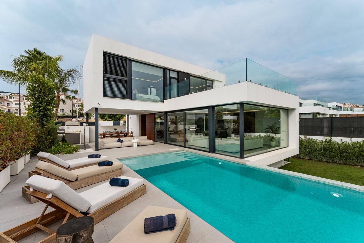 Villa Detached in El Paraiso