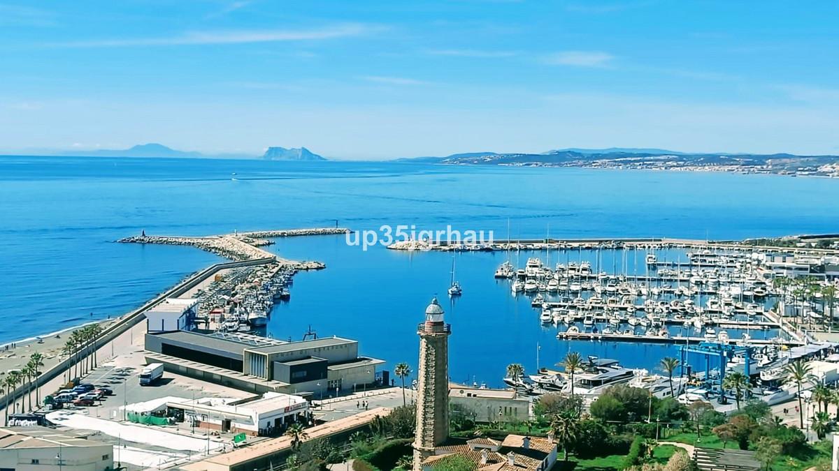Apartment Penthouse in Estepona