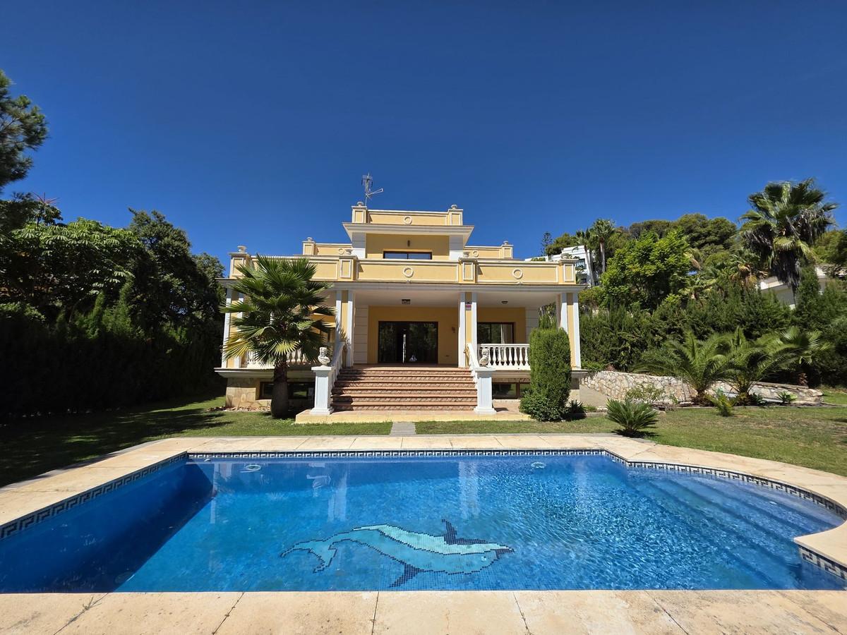 Villa Detached in Las Chapas