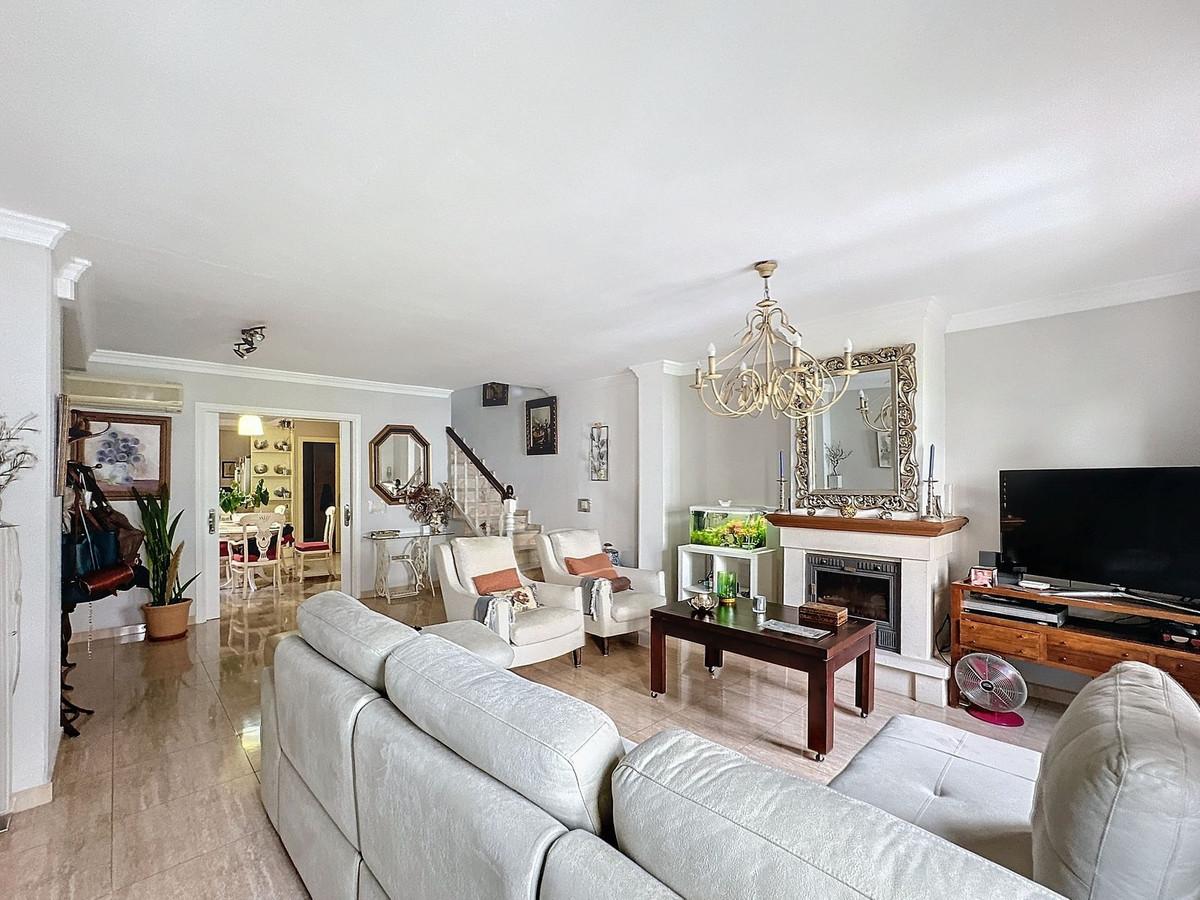 Villa Semi Detached in Estepona