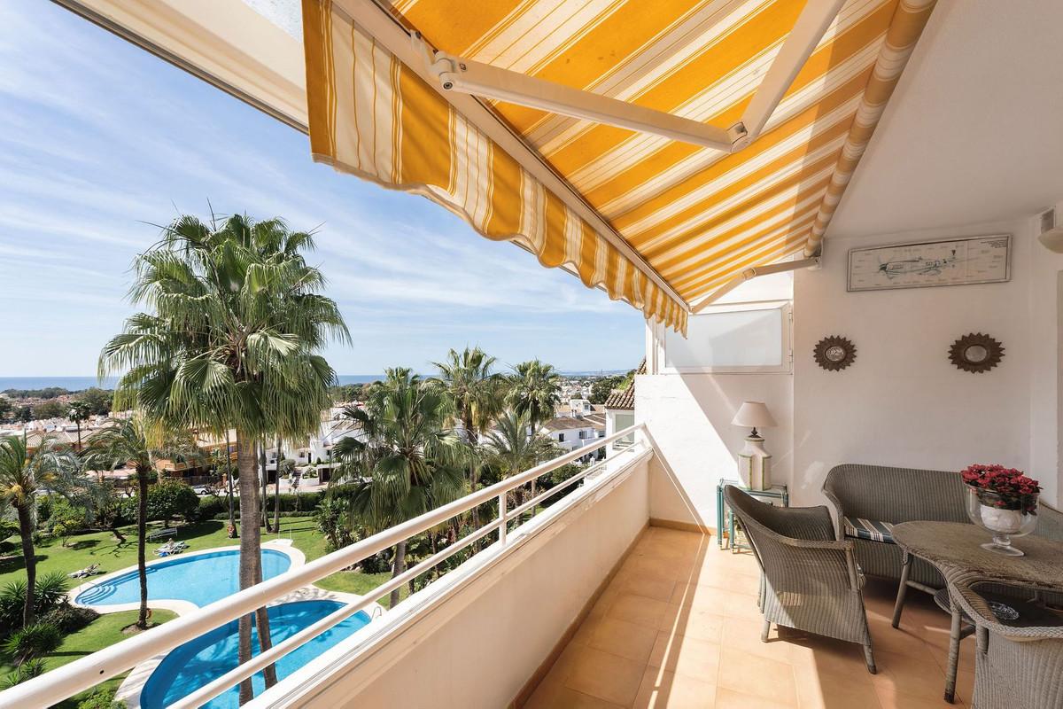 Apartment Penthouse in Estepona
