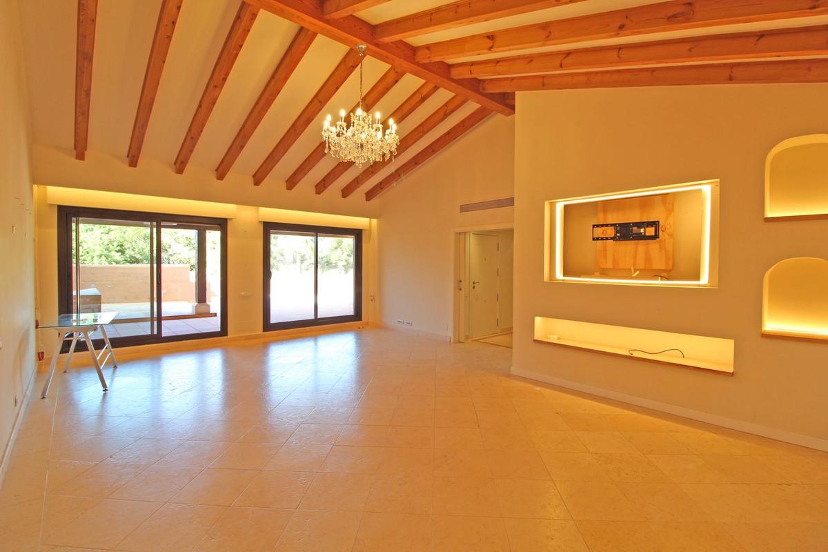 Apartment Penthouse in Guadalmina Baja