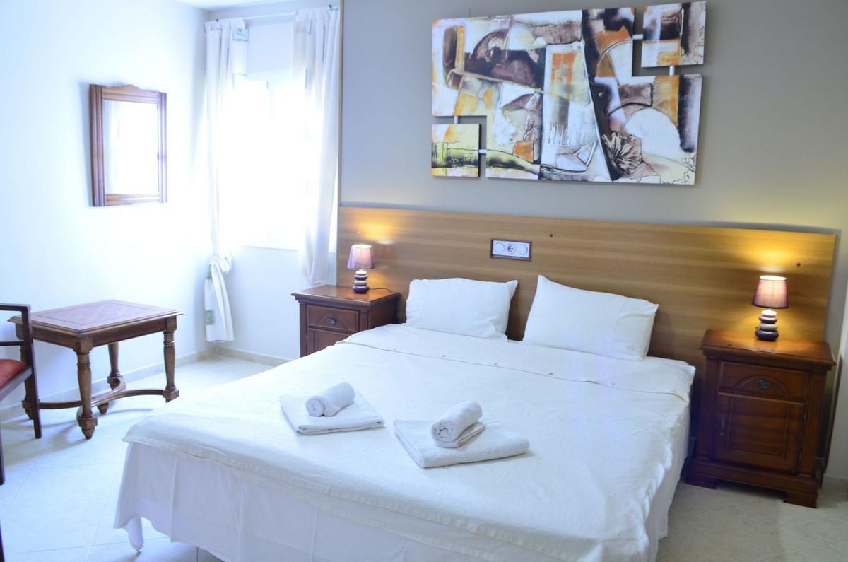 Commercial Hostel in Pueblo Nuevo de Guadiaro