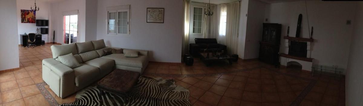 Villa Detached in New Golden Mile