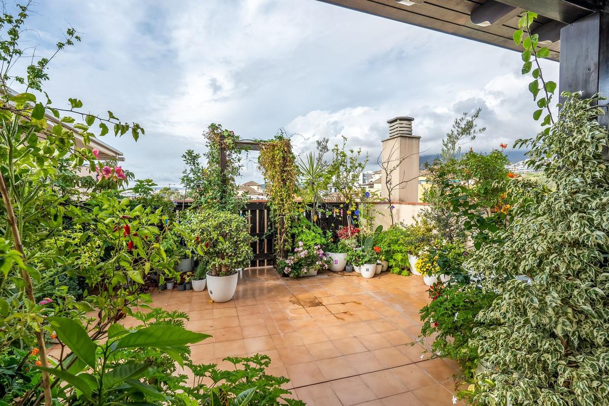 Apartment Penthouse in Estepona