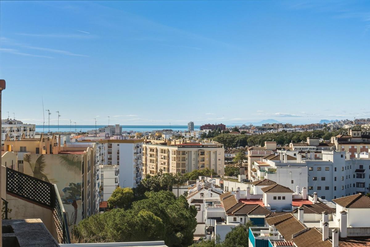 Apartment Penthouse in Estepona