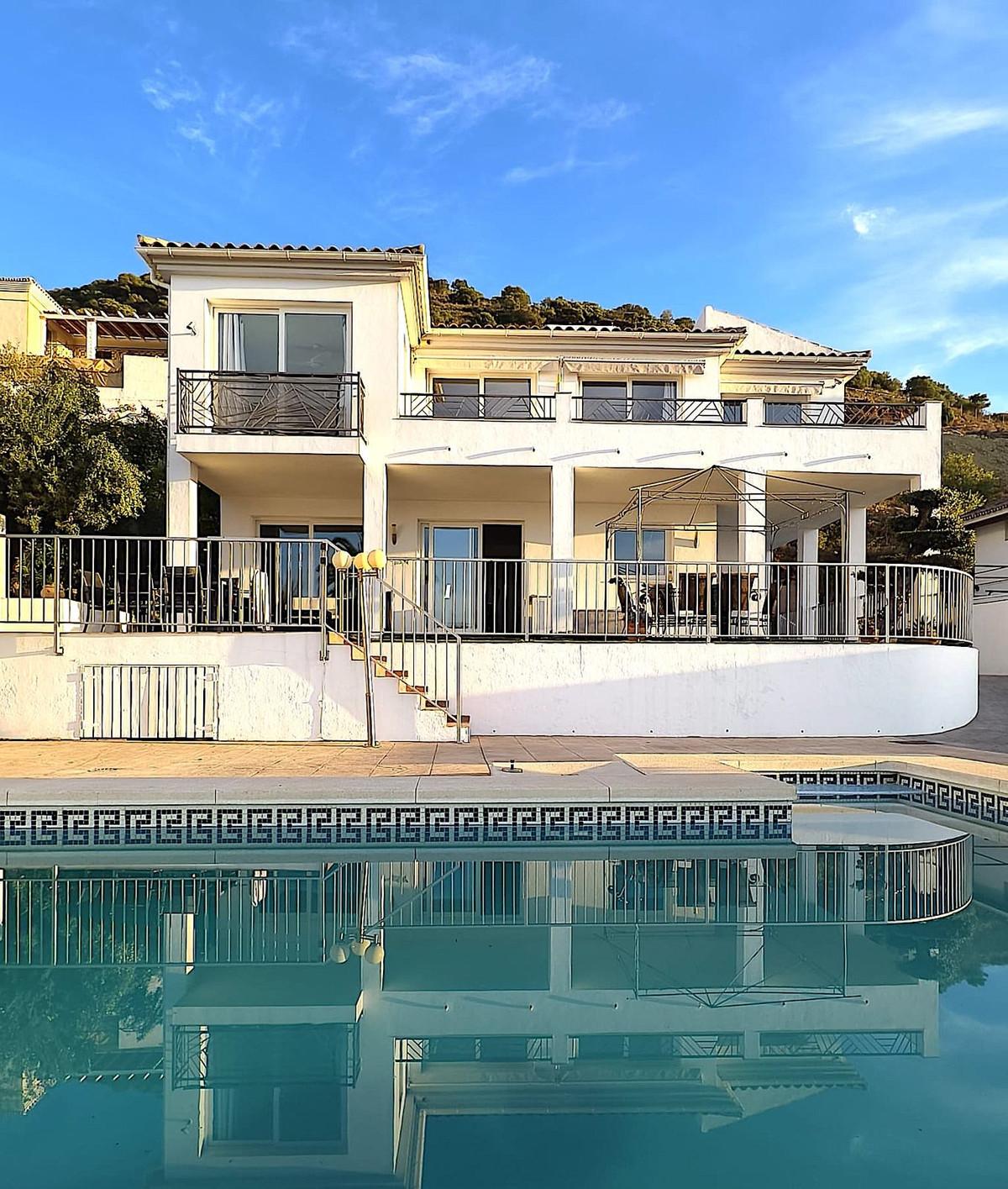 Villa Detached in Coín