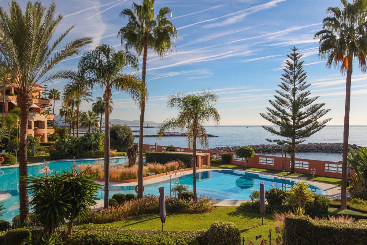 Apartment Middle Floor in Puerto Ban&uacute;s