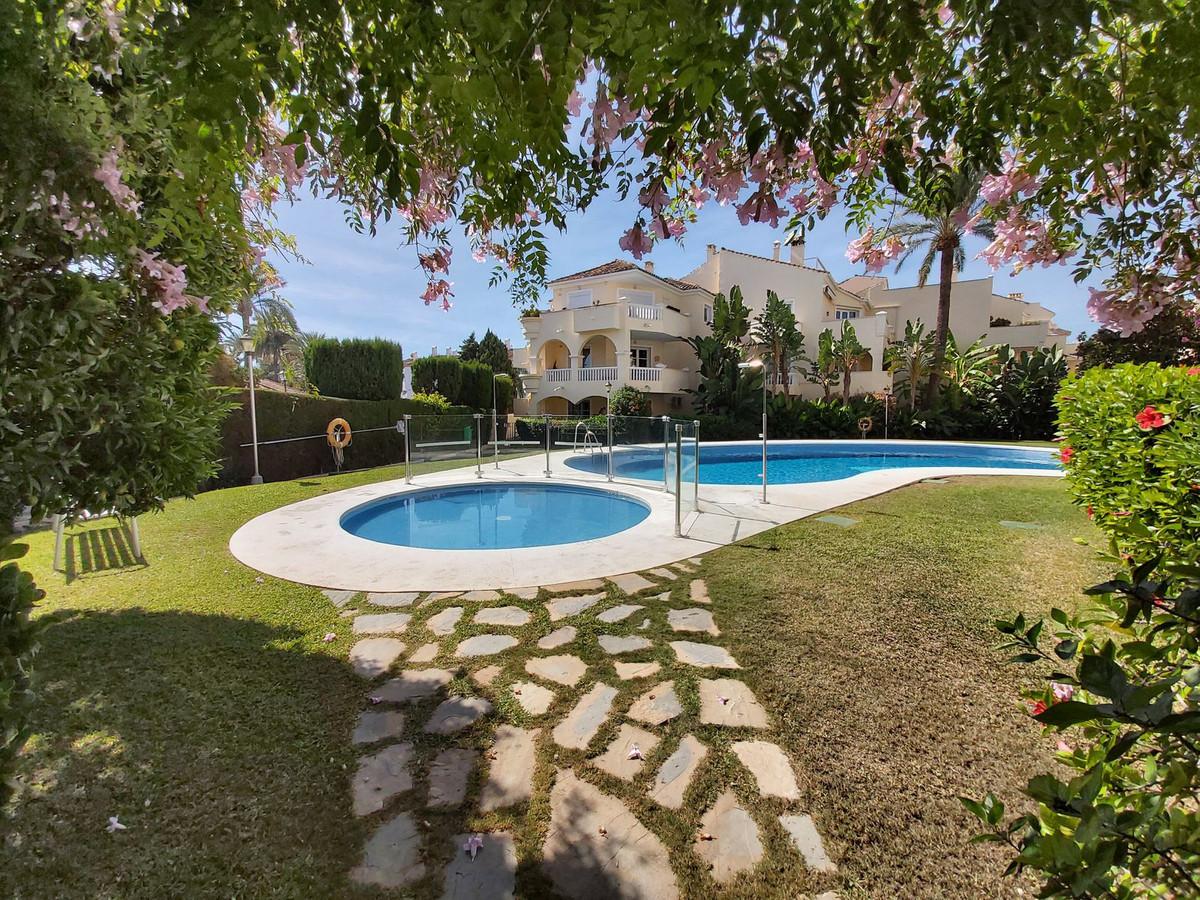 Apartment Middle Floor in El Paraiso
