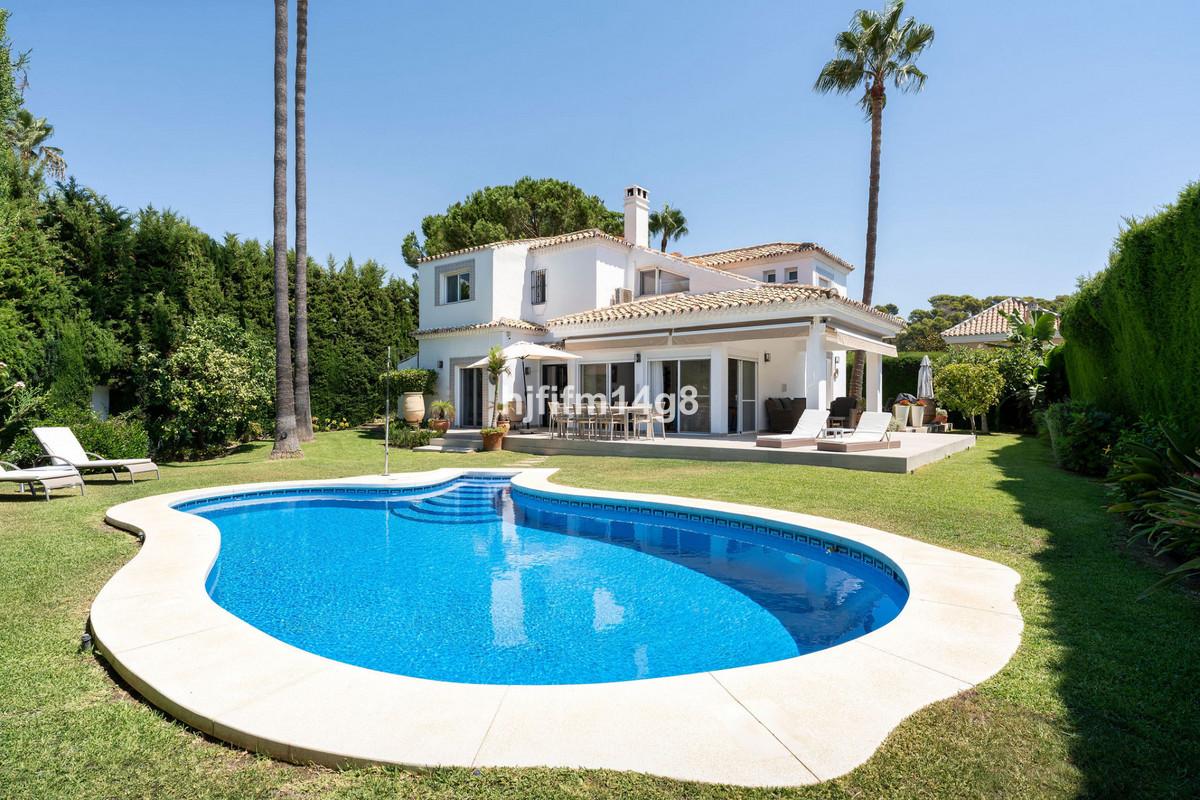 Villa Detached in Nueva Andalucía