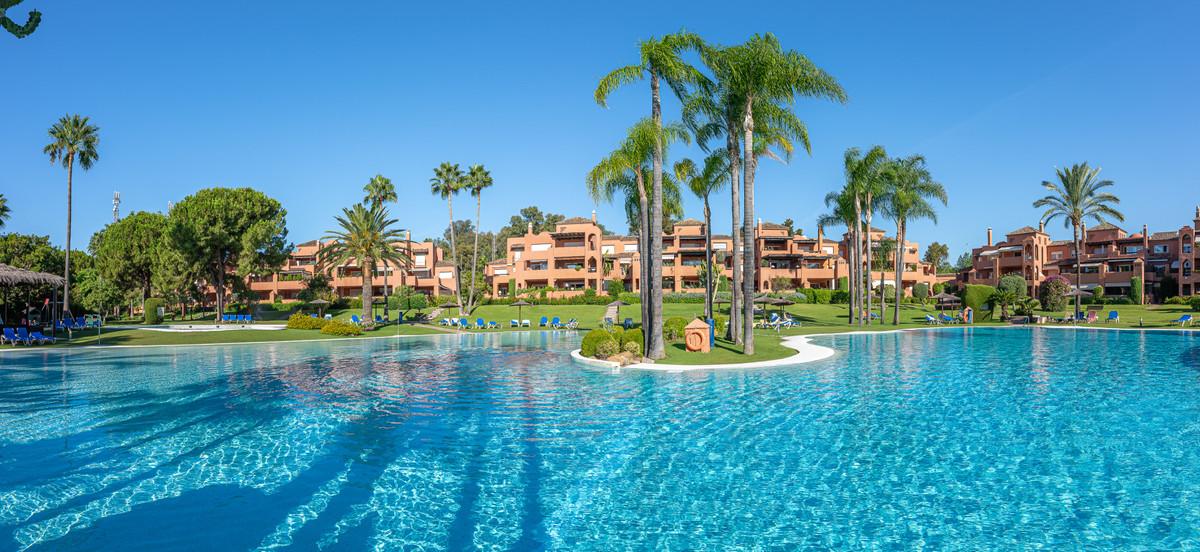 Apartment Middle Floor in Estepona