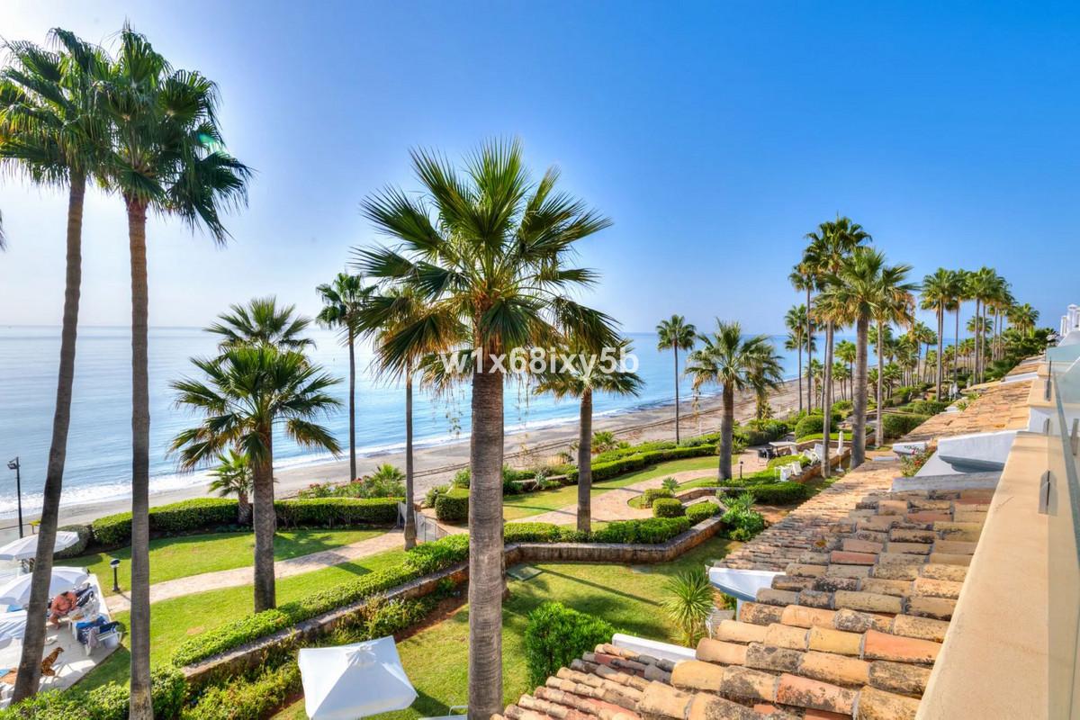 Apartment Penthouse in Estepona