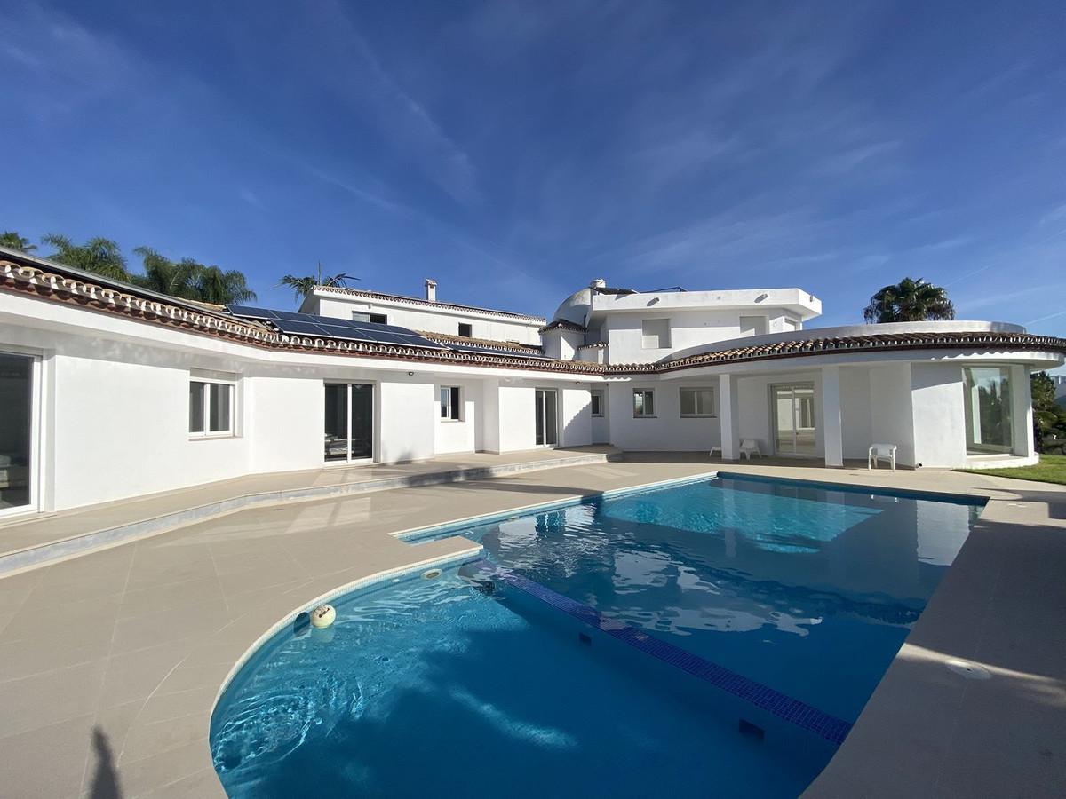 Villa Detached in El Paraiso