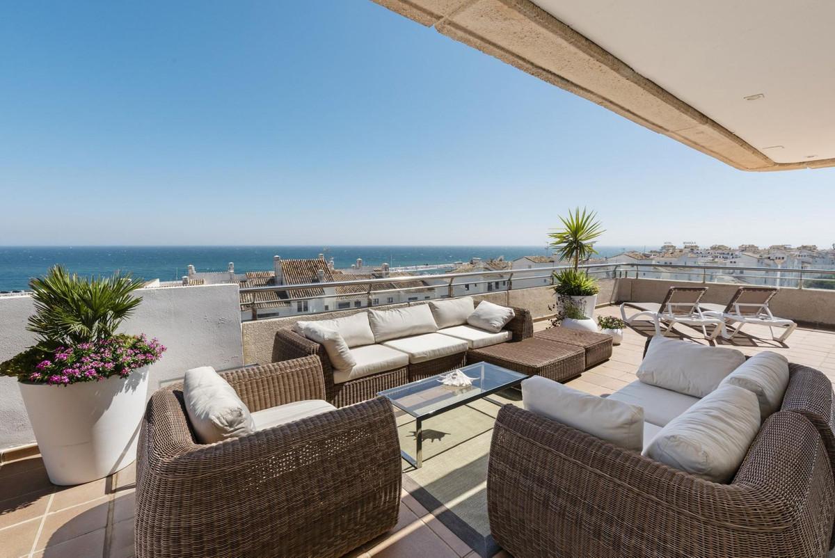 Apartment Penthouse in Puerto Ban&uacute;s