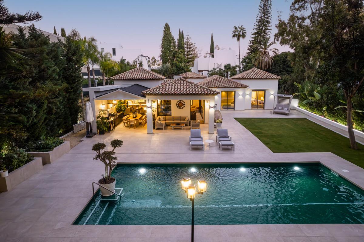 Villa Detached in Nueva Andalucía