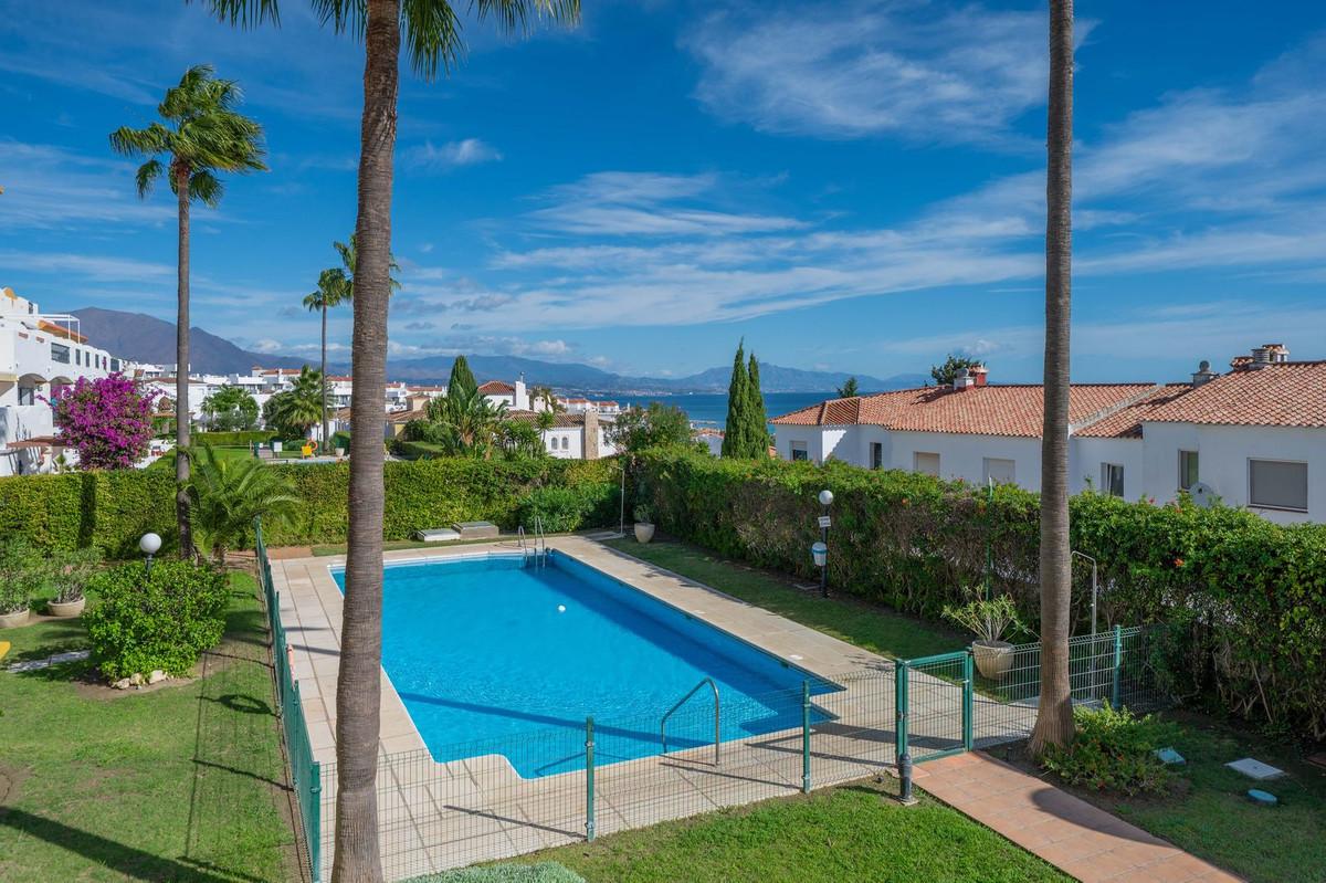 Apartment Middle Floor in Manilva