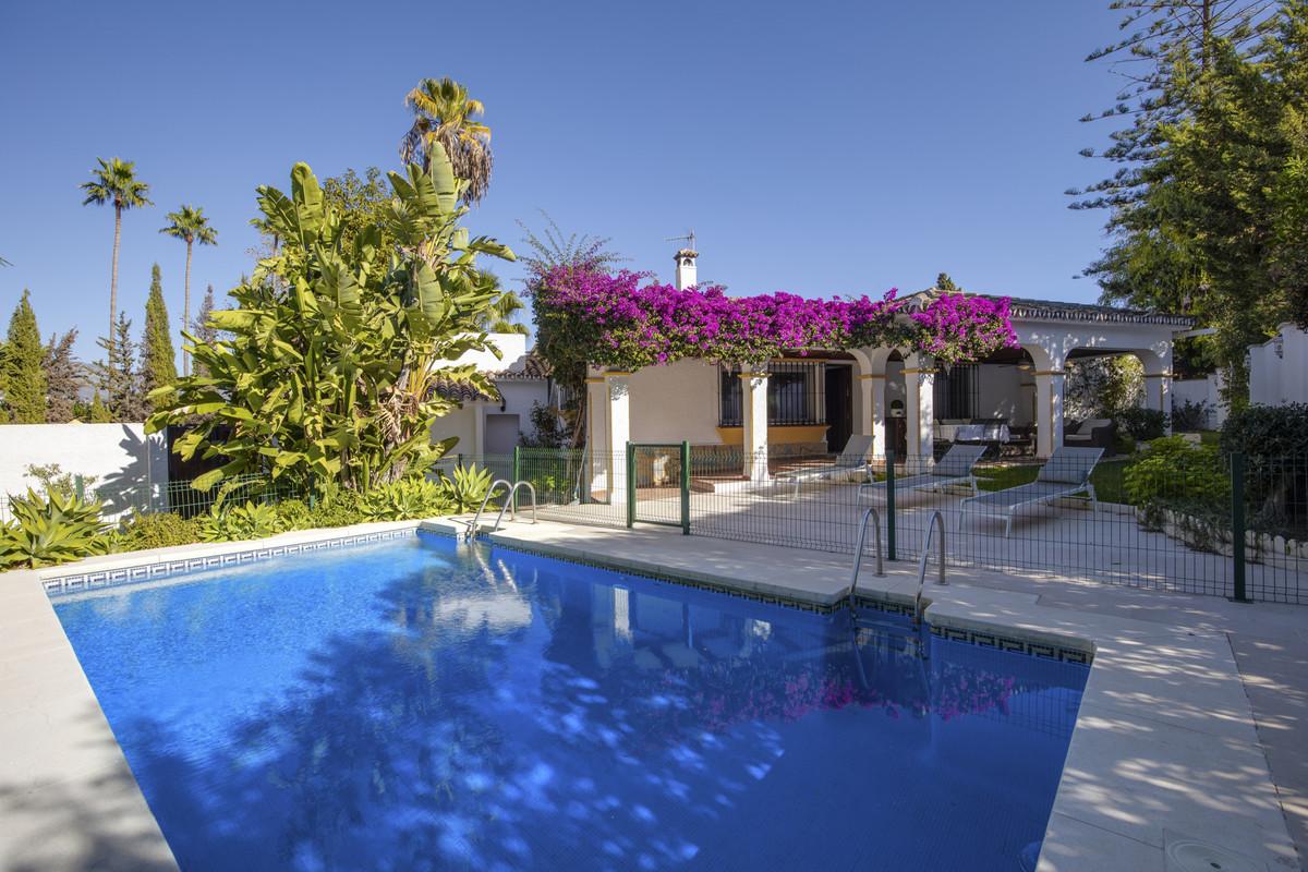Villa Detached in Guadalmina Alta