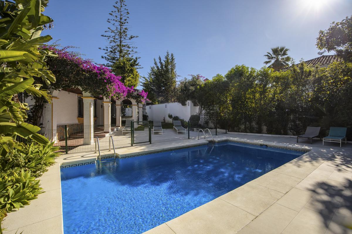 Villa Detached in Guadalmina Alta