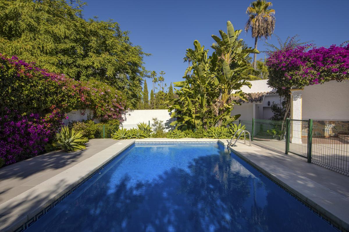Villa Detached in Guadalmina Alta